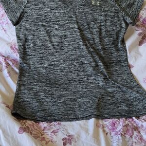 Under Armour Women's Heathered Black Tee